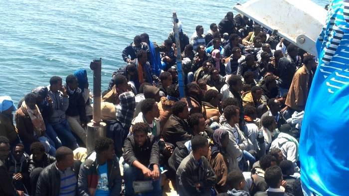 GdCentr4l's tweet photo. Ce soir, #LEPOQ essaie de comprendre pourquoi près de 30 000 migrants sont morts en Europe http://t.co/d2QszjU8f1 http://t.co/L9FErmVphr