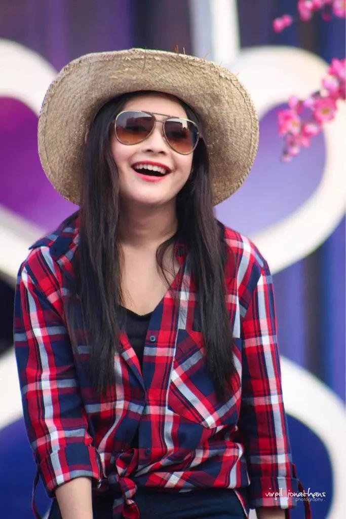 PrillversLV's tweet photo. Senyum nyaa Prill.... bikin melelehhh ... 😱 😱 😱 @PrillyBie #PrillyAtBukanEmpatMataTrans7 
Cantikk bangeetttttt  ...♥♥ http://t.co/8PIasvic5n