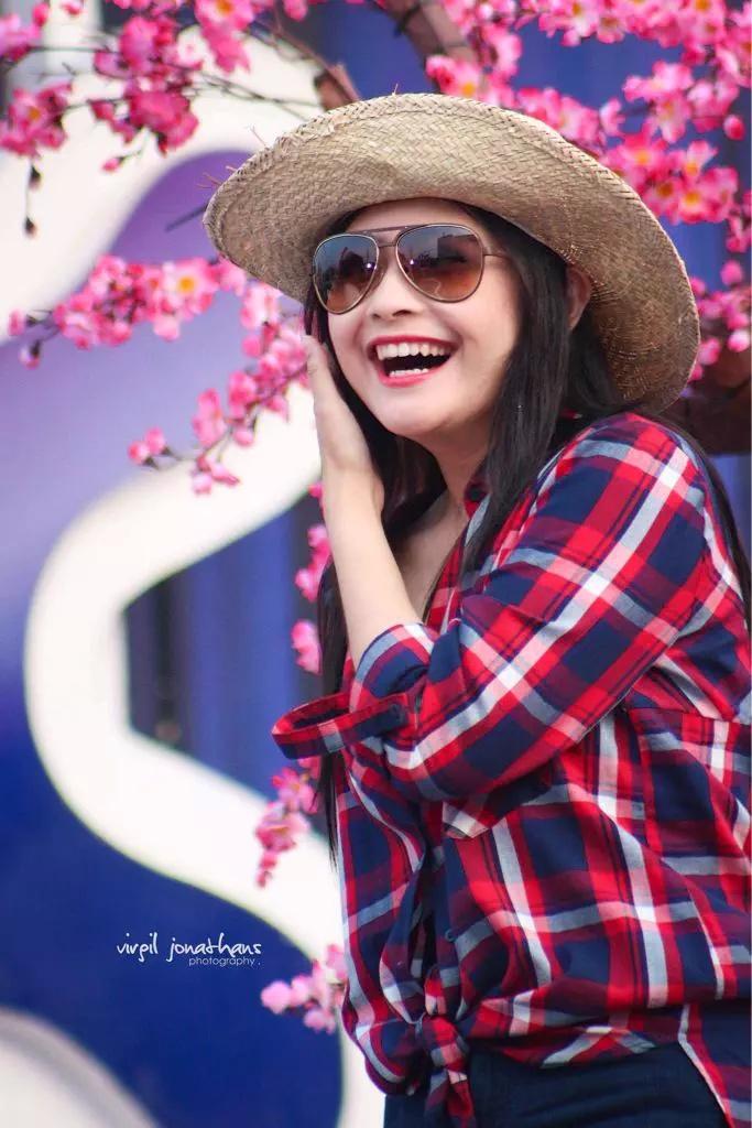 PrillversLV's tweet photo. Senyum nyaa Prill.... bikin melelehhh ... 😱 😱 😱 @PrillyBie #PrillyAtBukanEmpatMataTrans7 
Cantikk bangeetttttt  ...♥♥ http://t.co/8PIasvic5n