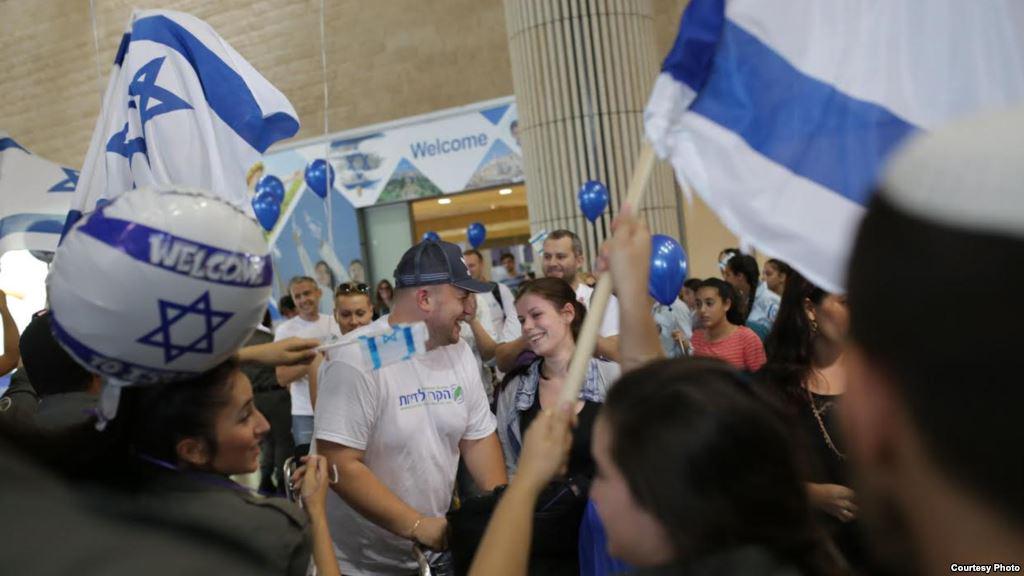 беженцы и переселенцы.