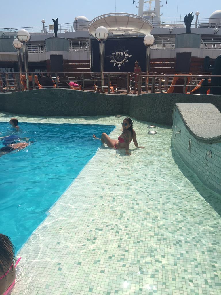 nuriah92's tweet photo. Así e sufrido  una semana en el crucero !!!! http://t.co/xbVketOG69