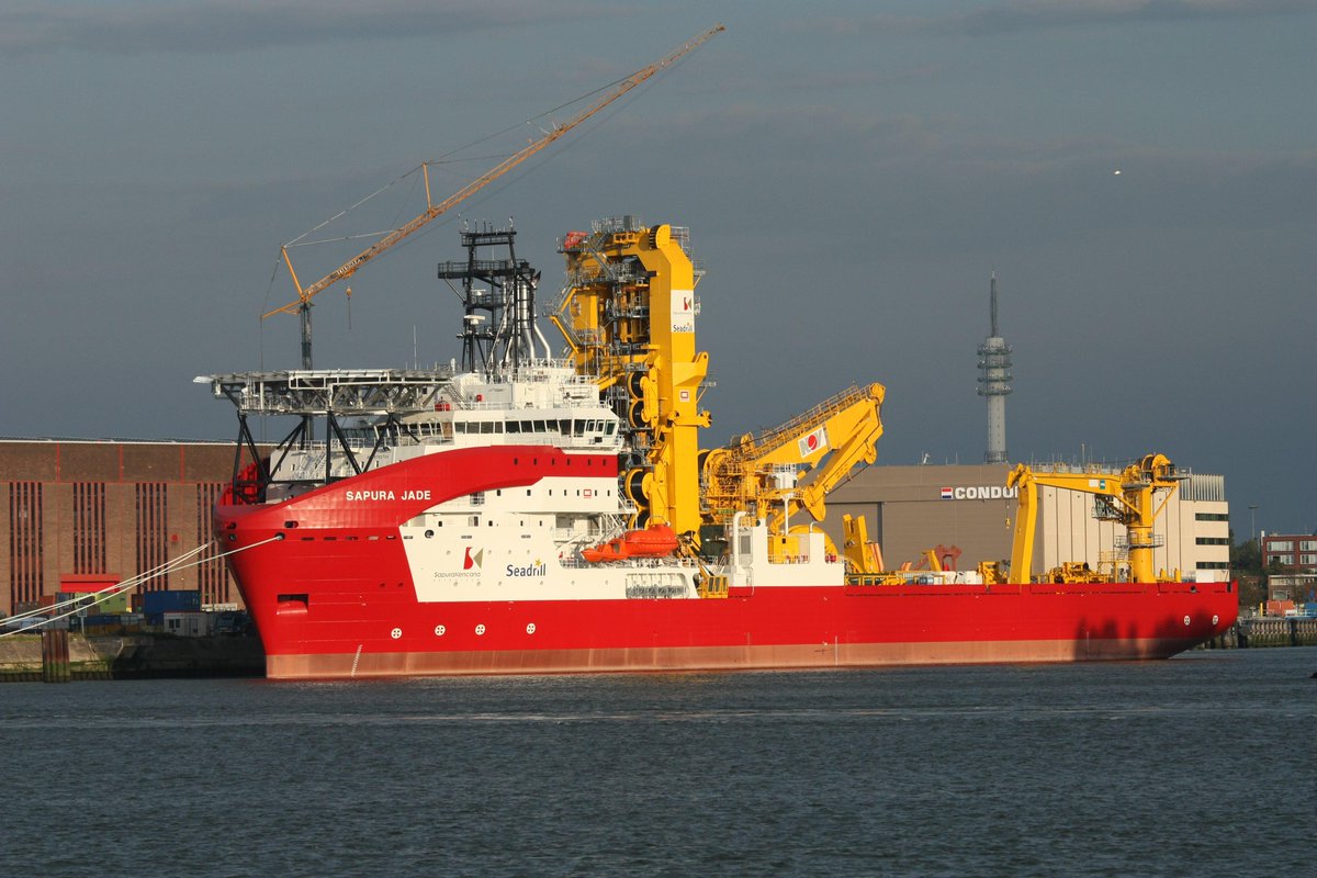 chevyvan1978's tweet photo. Sapura Jade arrived in Rotterdam for fitting out. #Sapurajade #Seadrill #ihcmerwede #royalihc http://t.co/62ZYd7KGXW