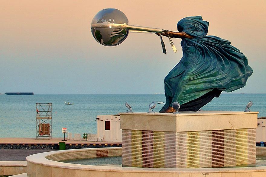 simonexpratesi's tweet photo. "The #Force of #Nature " a series of #sculptures by #Italian sculptor #LorenzoQuinn
http://t.co/R21wjpod0H http://t.co/UVPaWtIA61