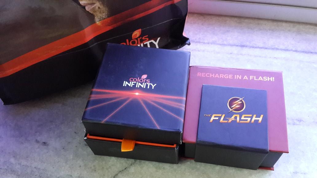 ChiragG14's tweet photo. Thank you @colors_infinity for these cool goodies. Loved the power bank. :D #TheFlashAt9 http://t.co/4jU51jhXcv