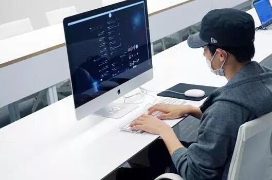 broccccolli's tweet photo. same hat...same ring.. uggh!!! chansoooooo #chansoo #soundwavering #blackhat http://t.co/cx5vJX0x4P