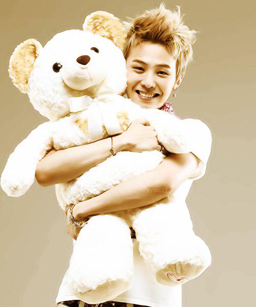 sultanova938's tweet photo. GD HAPPY BIRTHDAY ❤
You are my baby ❤
I love uu soo muuch ❤
 #Happy28GDay http://t.co/MrKdFuwh7g