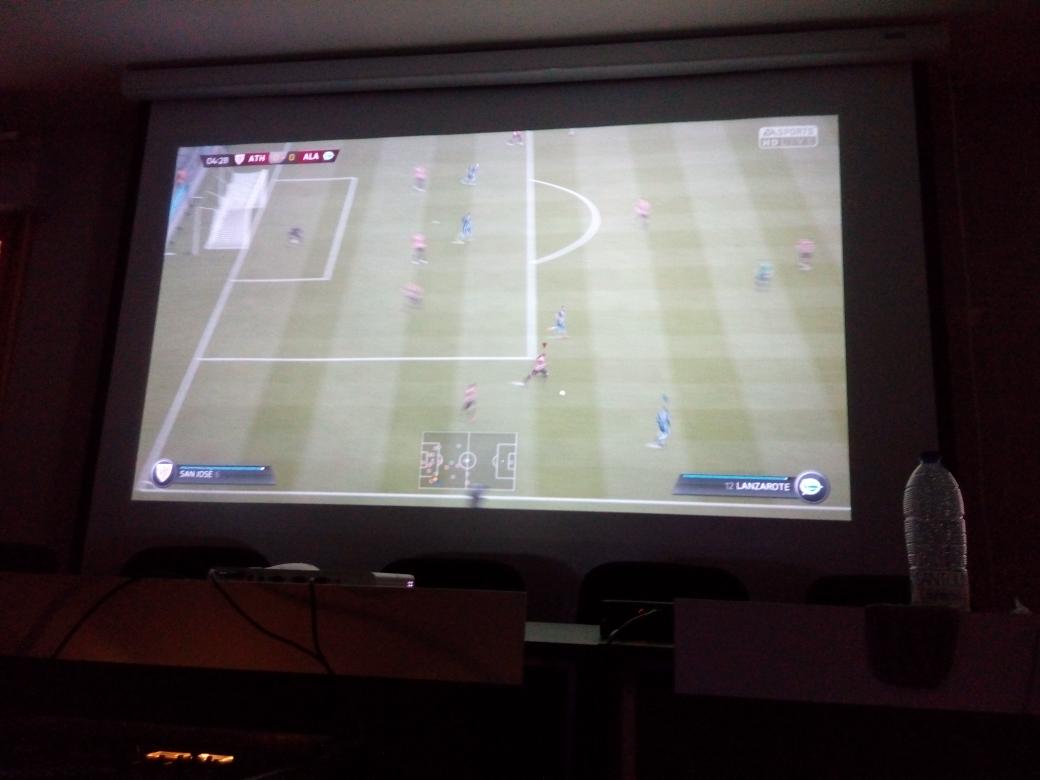 ElSoto_Angu's tweet photo. En marcha el torneo de Fifa 2015 en el salón de actos. http://t.co/3QlmQanz9N