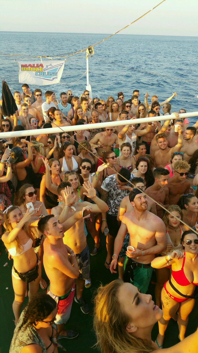 maliaboozecruis's tweet photo. Ready to #smashingit again Today @maliaboozecruis #malia #Malia2015 @Kostasmaliabc @ItsDannyTDJ @powell_liam ☺😊 http://t.co/DfzFIaiVU6