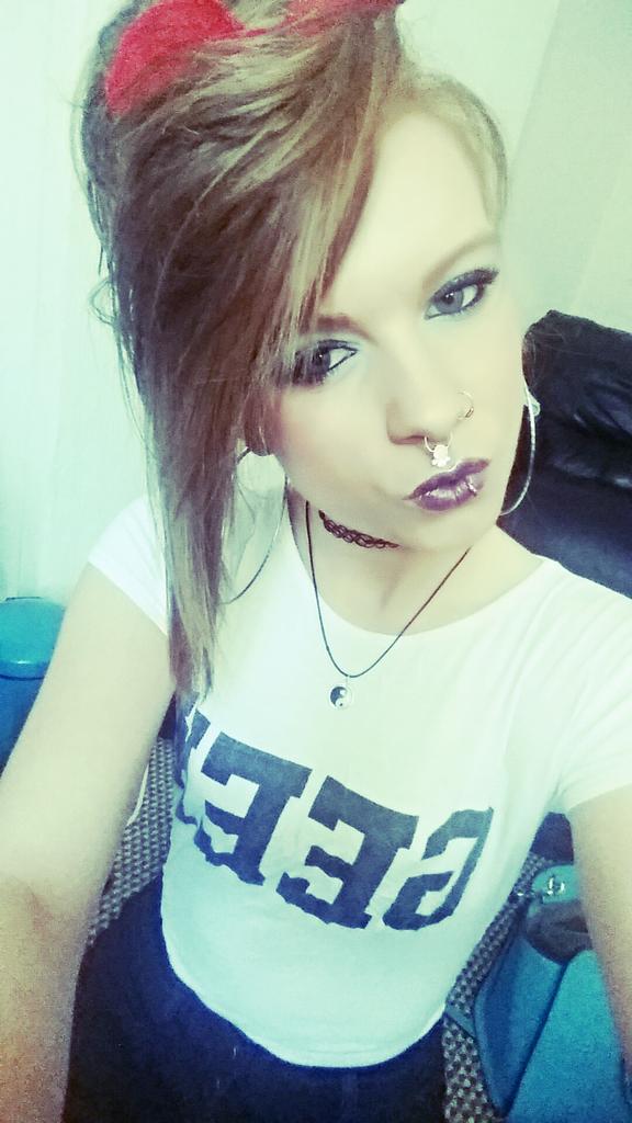 EmjayRustyy's tweet photo. #punkweekend #dressup #atwork #peircings #punk #black #blahhhh 💜💜💜 http://t.co/A1A3ZTBorx