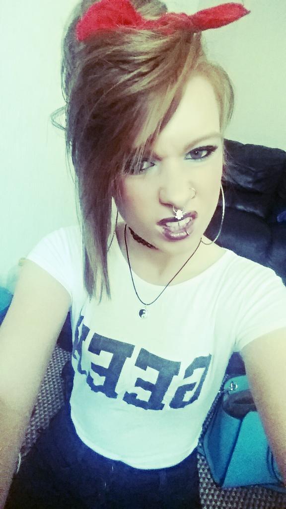 EmjayRustyy's tweet photo. #punkweekend #dressup #atwork #peircings #punk #black #blahhhh 💜💜💜 http://t.co/A1A3ZTBorx