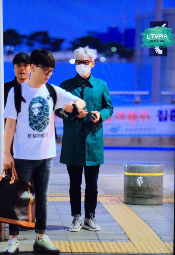[13/8/15][Pho] TOP, Daesung và Seungri tại sân bay Incheon đến Thành Đô CMSPsN9UAAAlL4Y