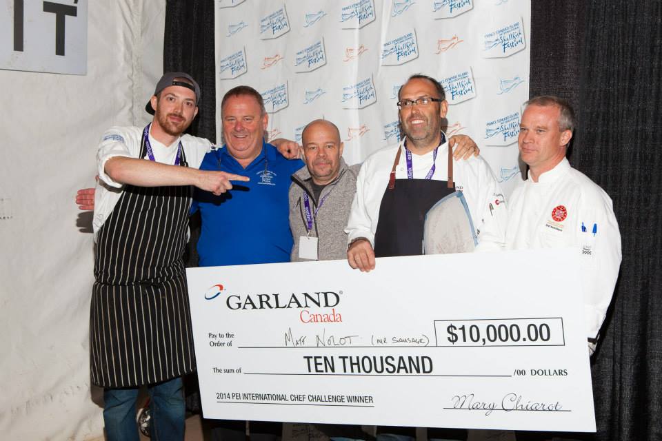 FallFlavoursPEI's tweet image. .#TBT to last year's Oyster Shucking Competition @pei_shellfish. Get your tkts&amp;gt; ow.ly/QHWny #Shellfish20th