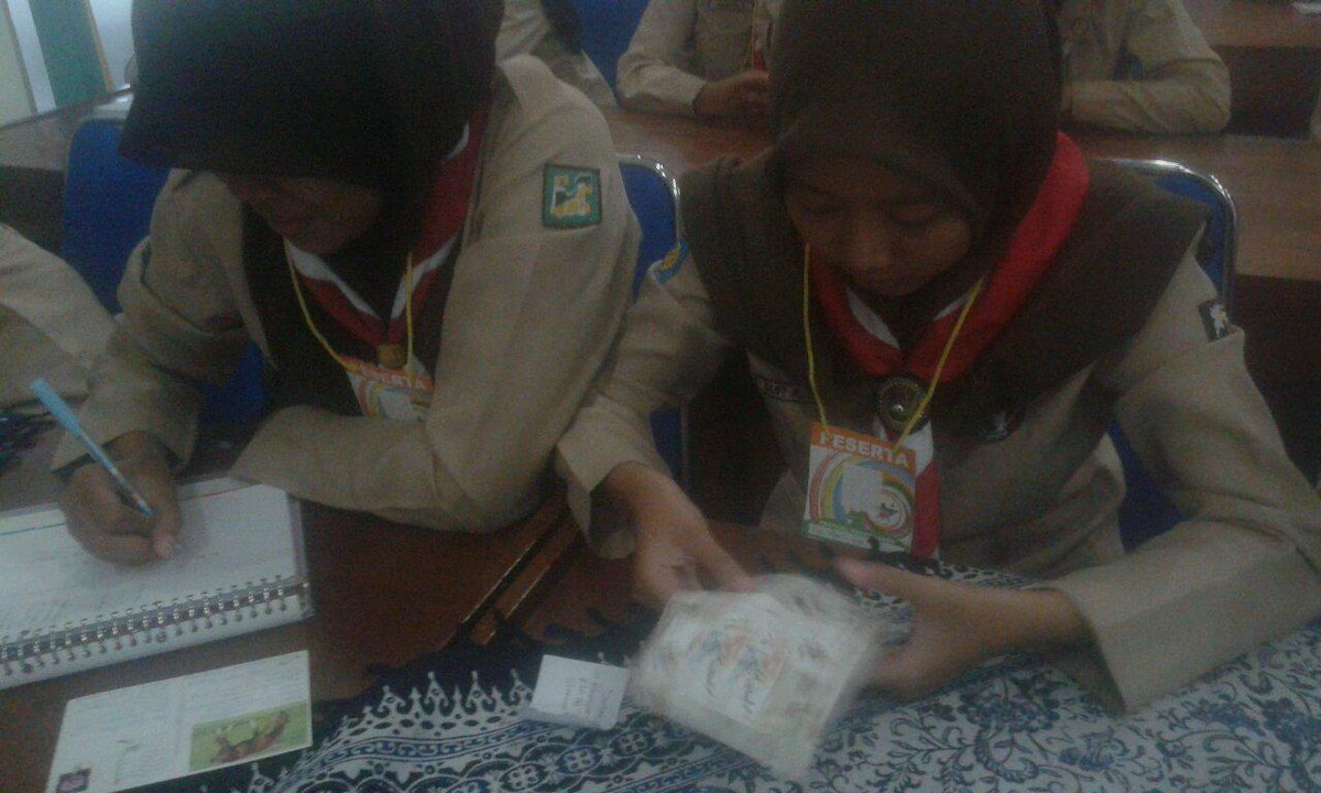 FilateliJogja's tweet photo. Peserta #festivalkebangsaan 2015 mengikuti workshop kartu pos http://t.co/yxeKu0ORNM