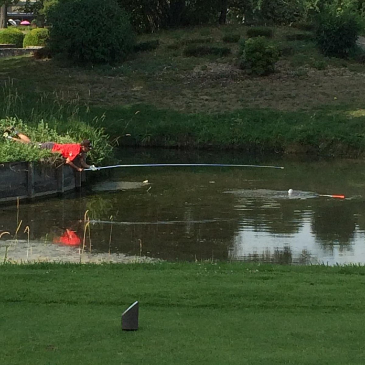 FredPenel's tweet photo. Forte chaleur et grip un peu faible = attention aux obstacles d'eaux ! 😀 http://t.co/nZw0tJygsp