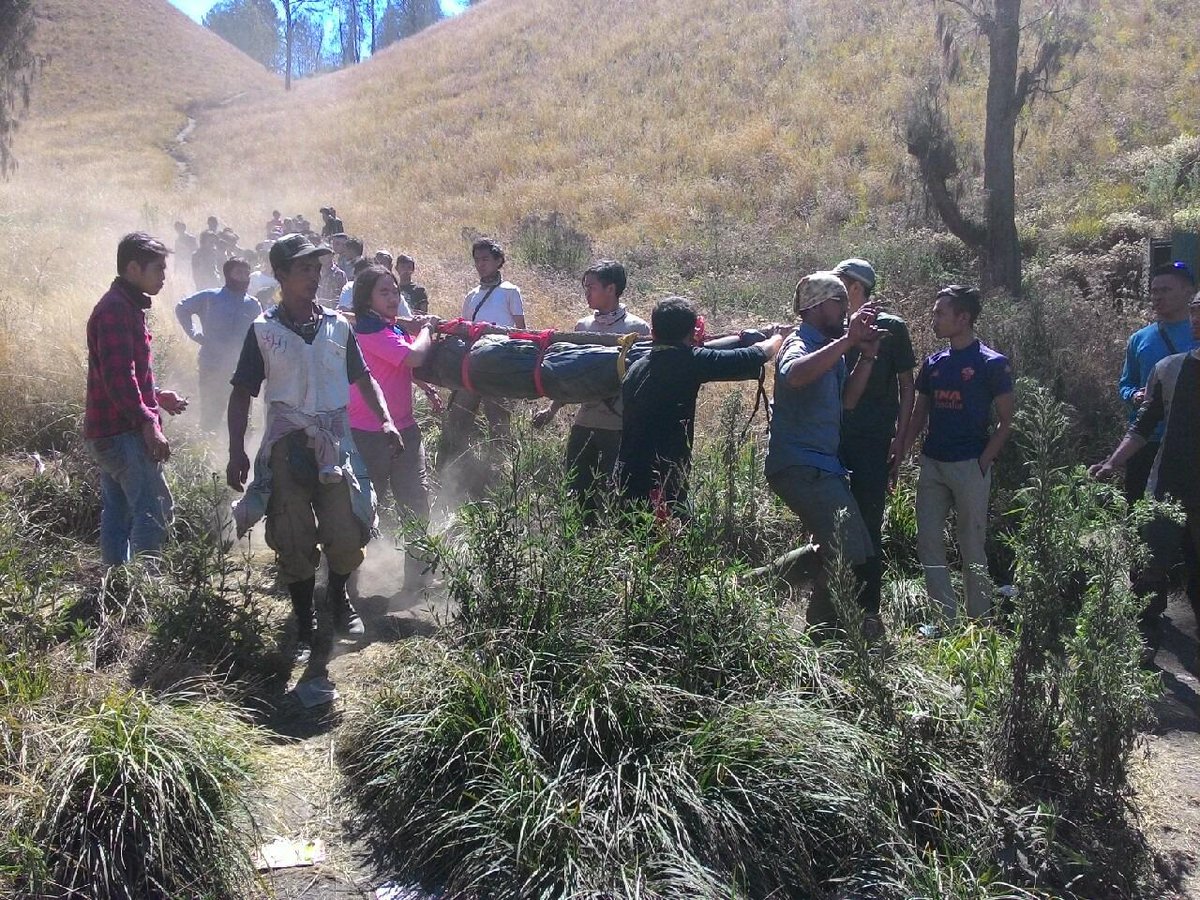 Tenanglah disana Dania Agustina R, disini kami semua mendoakanmu :')