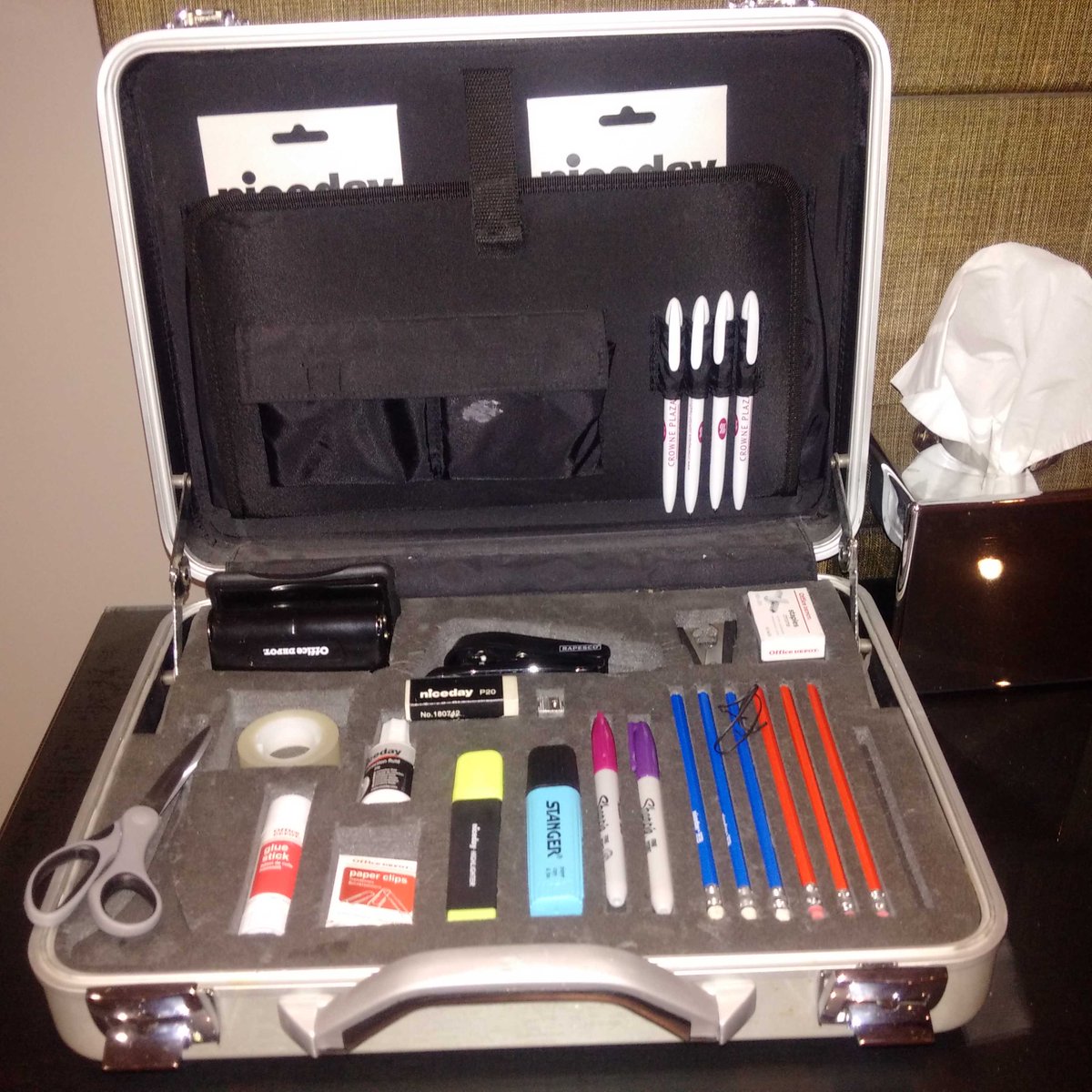 GlamNik's tweet photo. Best conference box ever @CPLDNHeathrow wonderful #trainersupport looks good too #goforgold http://t.co/dIArclEHO2
