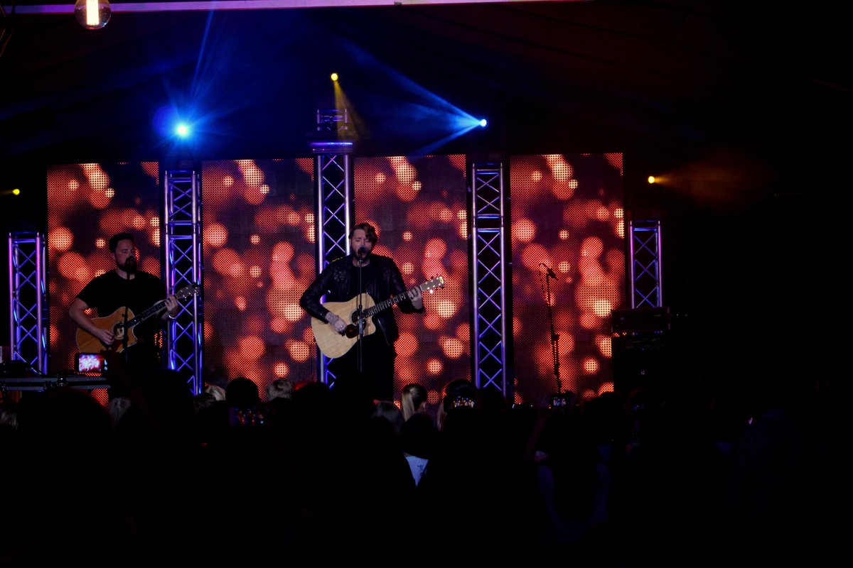 AliceXZH's tweet photo. @JamesArthur23 You owned the crowd yesterday!! <3 #Riga #Latvia #jamesarthur http://t.co/XxhgLlUUef