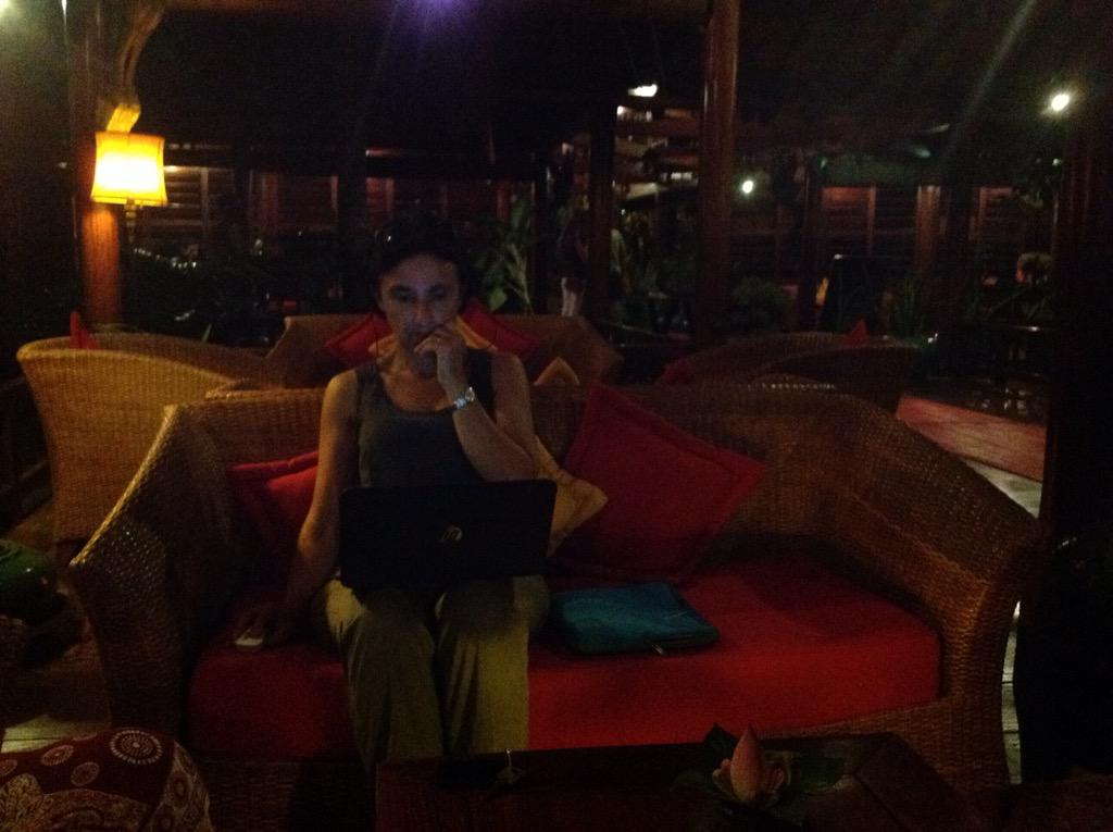 NicolasNerot's tweet photo. @JNerot 

Bonjour Juju
Un petit coucou de Siem Reap sous la pluie après ...

Bisous 
Papa et mom et tes frères http://t.co/HaZ84F66md