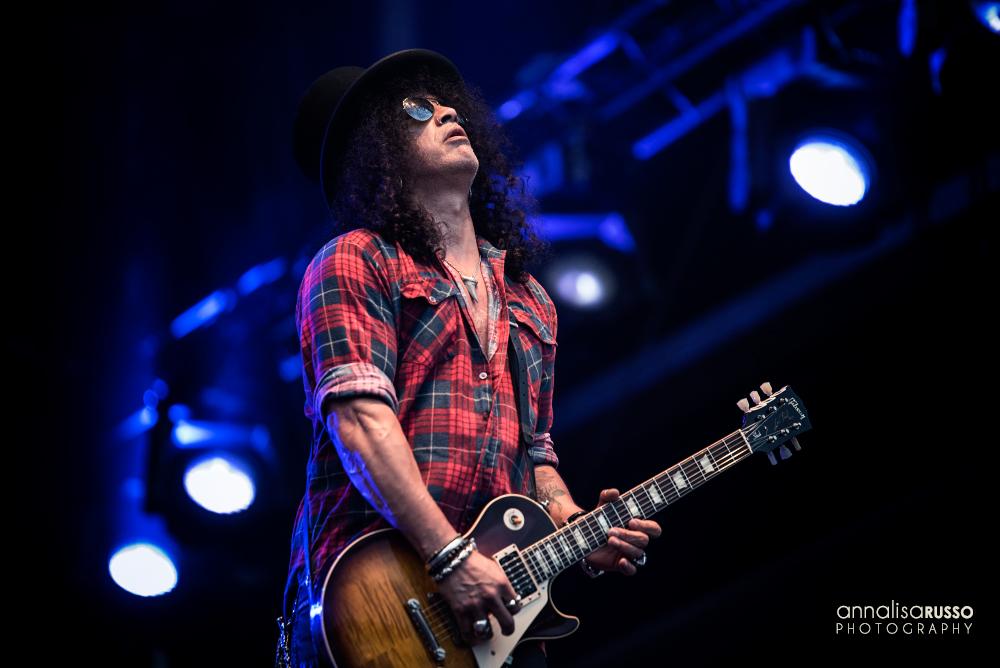 SlashMylesDream's tweet photo. What I really love/admire is that artists that keep the passion after long year playing as @Slash. Feel the passion! http://t.co/lmKrVM1tOn
