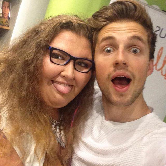 3sidesofamy's tweet photo. Can't believe I met @MarcusButler today! Such a lovely, genuine person! #HelloLifeTour can't wait to read the book! ๐ http://t.co/AkZbZJeZ9o