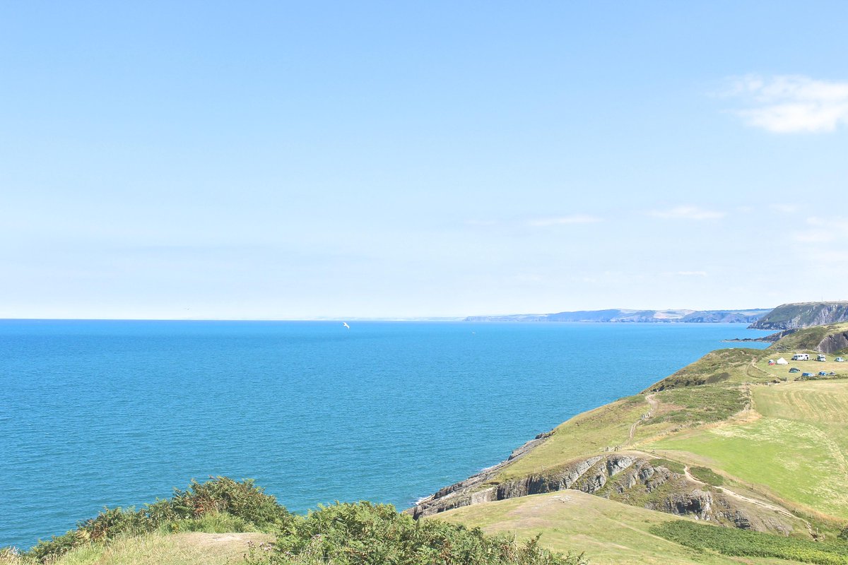 MeganAliceHope's tweet photo. I climbed to the top#heightsarescary#summer#wales http://t.co/71AtTGUuVl