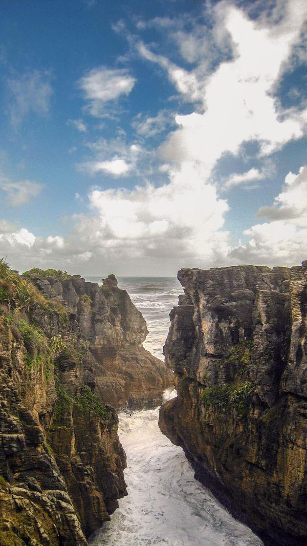 PerfectTrave1's tweet photo. Pancake rocks, Punakaiki, New Zealand http://t.co/ZMNmWKJeV4