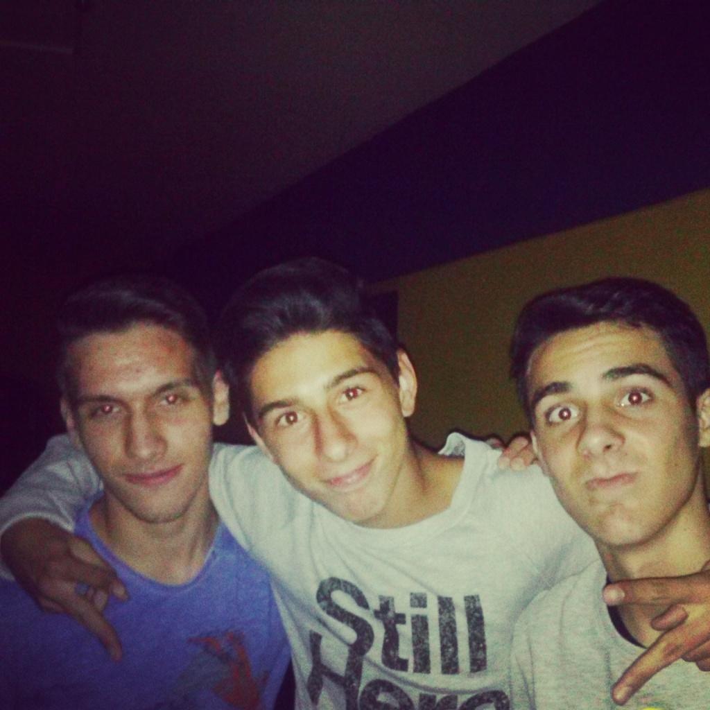 _cristiianno_'s tweet photo. Noites top #amigos #osfixes http://t.co/nRhtGruhK1