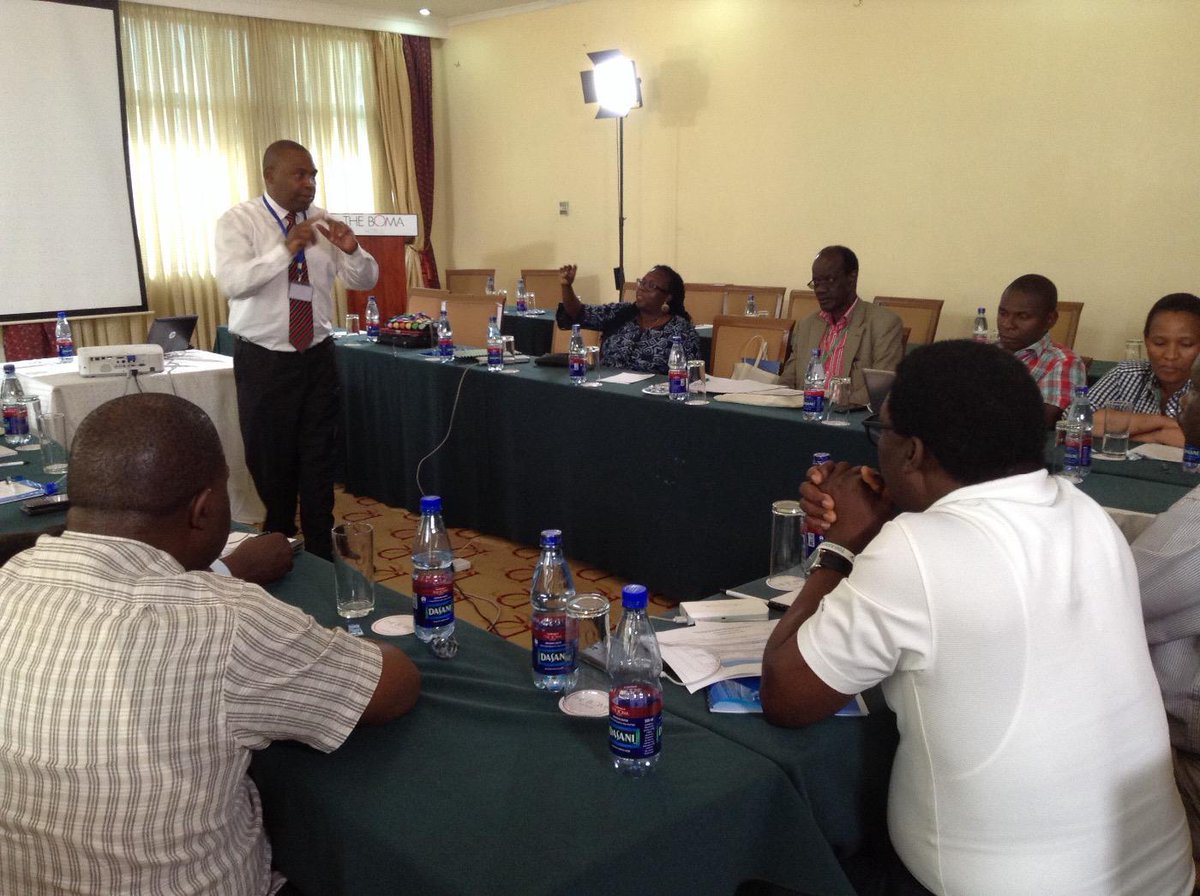 PASGR_'s tweet photo. Dr D Wangombe @StrathU leads lively #casestudy discussion #research #policy #publicinterface @mrppafrica #highered http://t.co/GqLLp6xTSK