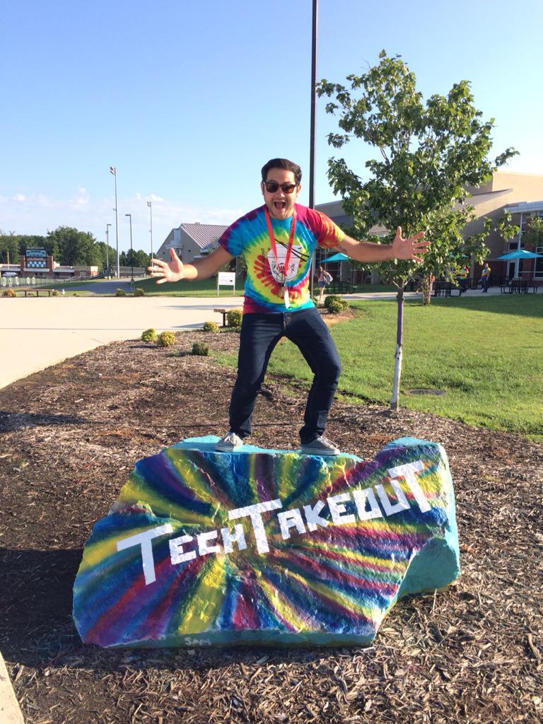 HuesInnov8's tweet image. Registration in progress! 600 donuts, Starbucks, and amazing sessions waiting for you! #techtakeout @MattCaratachea