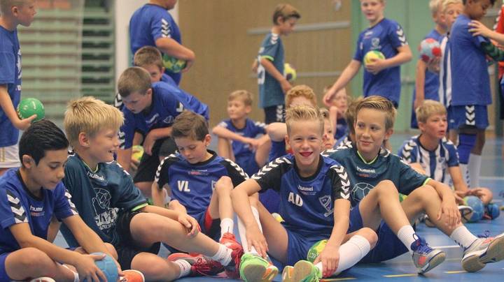 SLAnyheter's tweet photo. BILDSPEL. Sommarläger med @IFKSkovdeHK http://t.co/cx25ttvV1d http://t.co/JksMqnr709