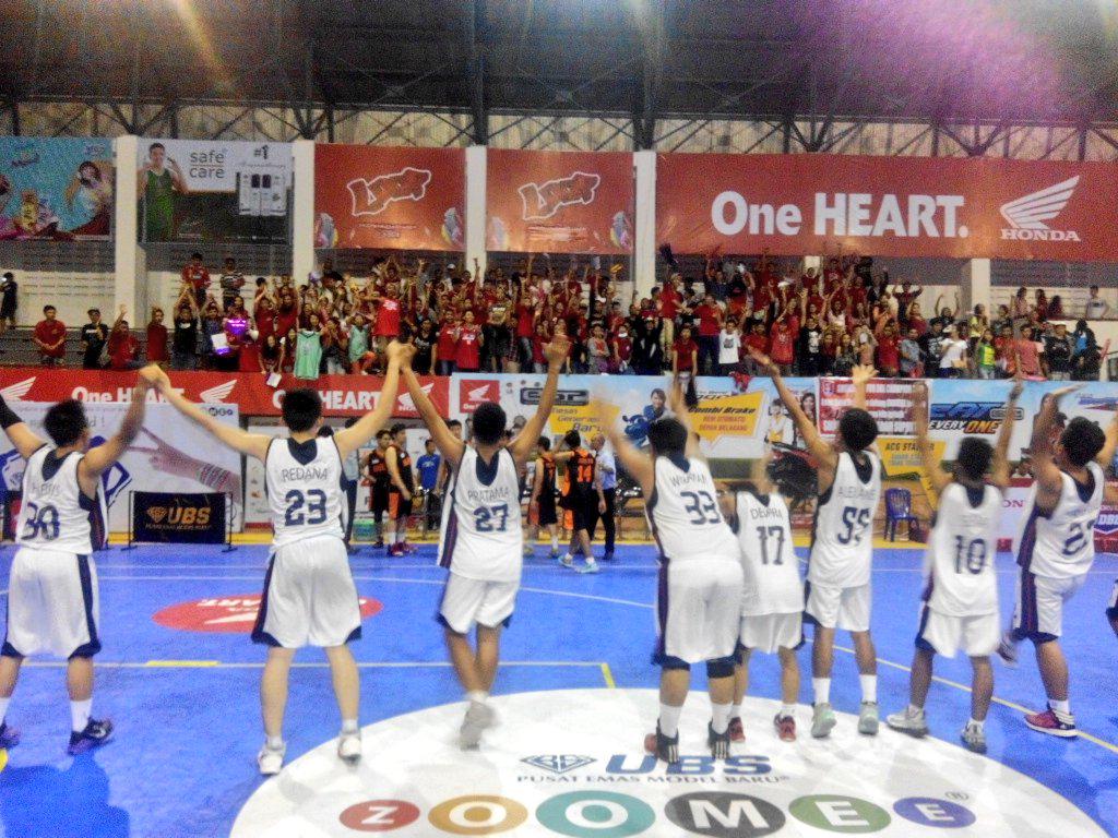 54 : 36!! <a href="/_SMAKERZ/">SMAK Kesuma Mataram</a>  berhasil lolos ke #FinalParty #HondaDBL2015 dan akan menghadapi @SMALA_ pd Sabtu besok!!