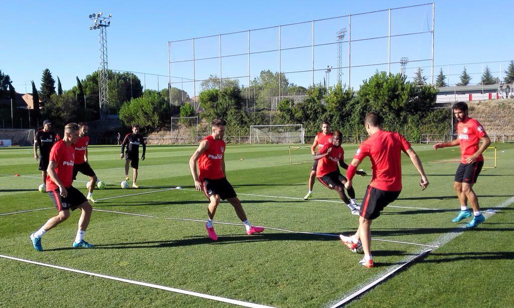 Torres's tweet photo. Trabajo intenso para ganar el Carranza / Hard work to win upcoming Carranza Trophy #ForzaAtleti http://t.co/Lj6VHYwykj