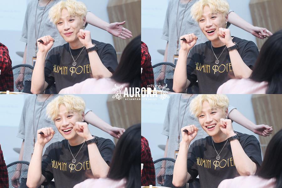 acianaurora's tweet photo. 150525 에이션 홍대 팬사인회 로제이 #Acian #에이션 #RelAcian #LOJ #로제이 #이의진  http://t.co/MaFJnWfyCv http://t.co/uYcar22LM0