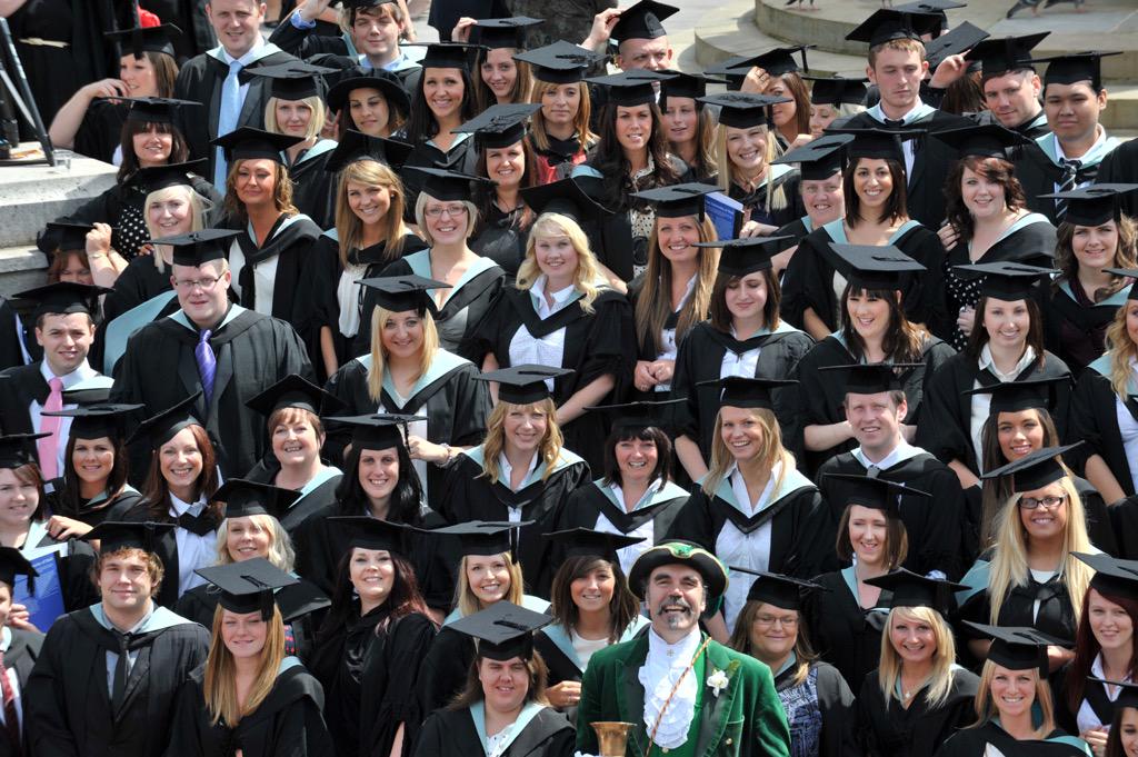 hulluniphoto's tweet photo. @UniOfHull Awesome! Everyone's doing a great job! 😃 Looking forward to seeing our new students v.soon! #HullClearing http://t.co/iZnFHC3JFG