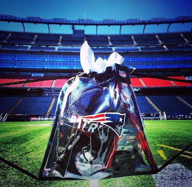 GilletteStadium's tweet photo. Happy gameday! RT &amp; follow to enter to win a Pats fan pack.

Brush up on the @NFL bag policy: http://t.co/fk0rFvZrqG http://t.co/u8XI2wYM4z