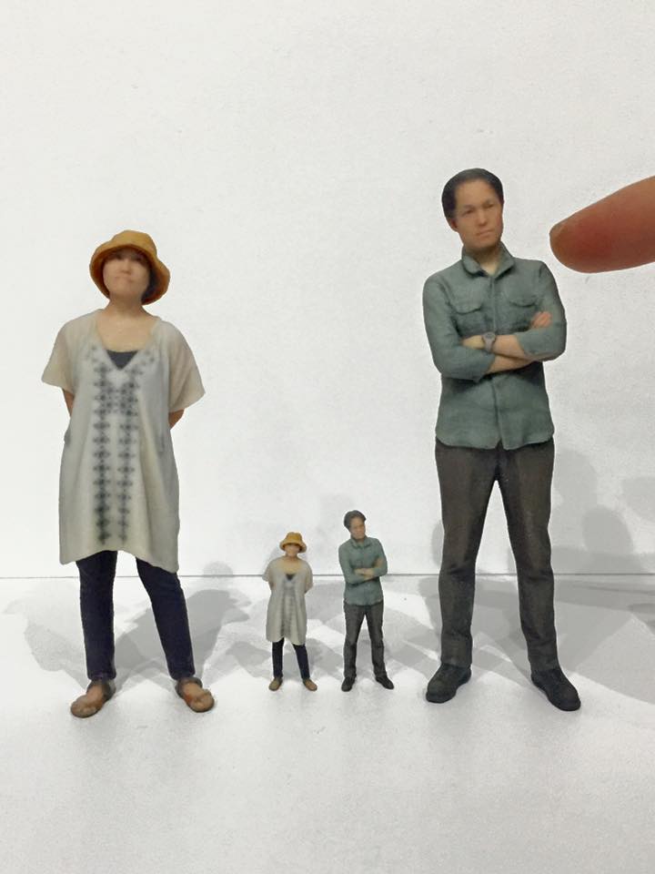 تويتر 情景師アラーキー 荒木さとし على تويتر 3dプリントフィギュア 仕事で 自分とかみさんの3dプリントフィギュア を制作 生まれて初めて自分の後ろ姿を見た妙な感動 笑 極小サイズは1 50 非売品 大きいのは約1 18 Http T Co Vgceqakxzg Http T Co