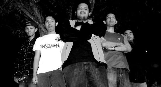 Formasi <a href="/sisiselatan/">SISI SELATAN</a> saat ini, ki-ka <a href="/ronald_selatan/">IG: Ronaldselatan</a> <a href="/adisisel/">adi wibowo</a> @Rinno_drums <a href="/troponkharry/">Troponk Harry P</a> <a href="/camad_rizal/">psycomedy</a> #RI70