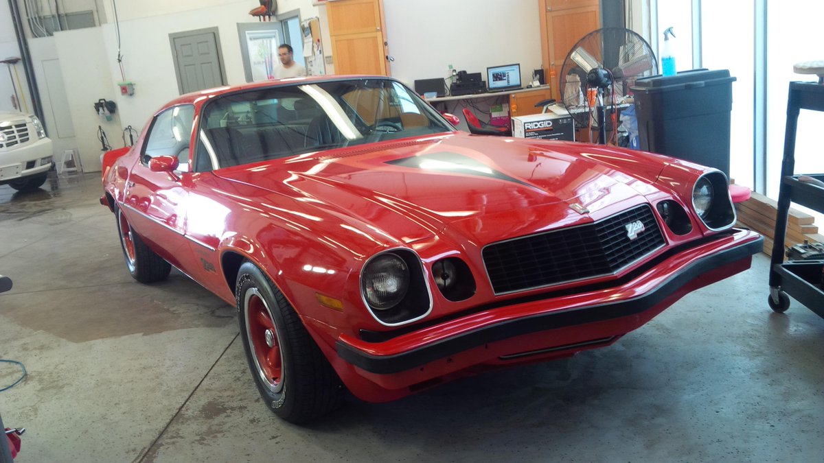 SublimeDetail's tweet photo. Spotted this familiar face while on vacation. Shining on the streets of Revelstoke. #airdrie #carcrazy #detailing http://t.co/10qTAxPWtp