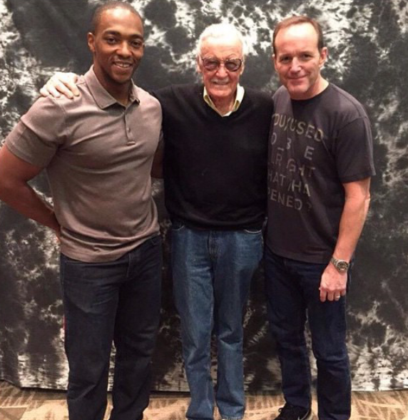 FansMarvel12's tweet photo. Anthony Mackie, Stan Lee e Clark Gregg 
#Marvel #Falao #StanLee #PhilCoulson http://t.co/6M6SzF4o1h