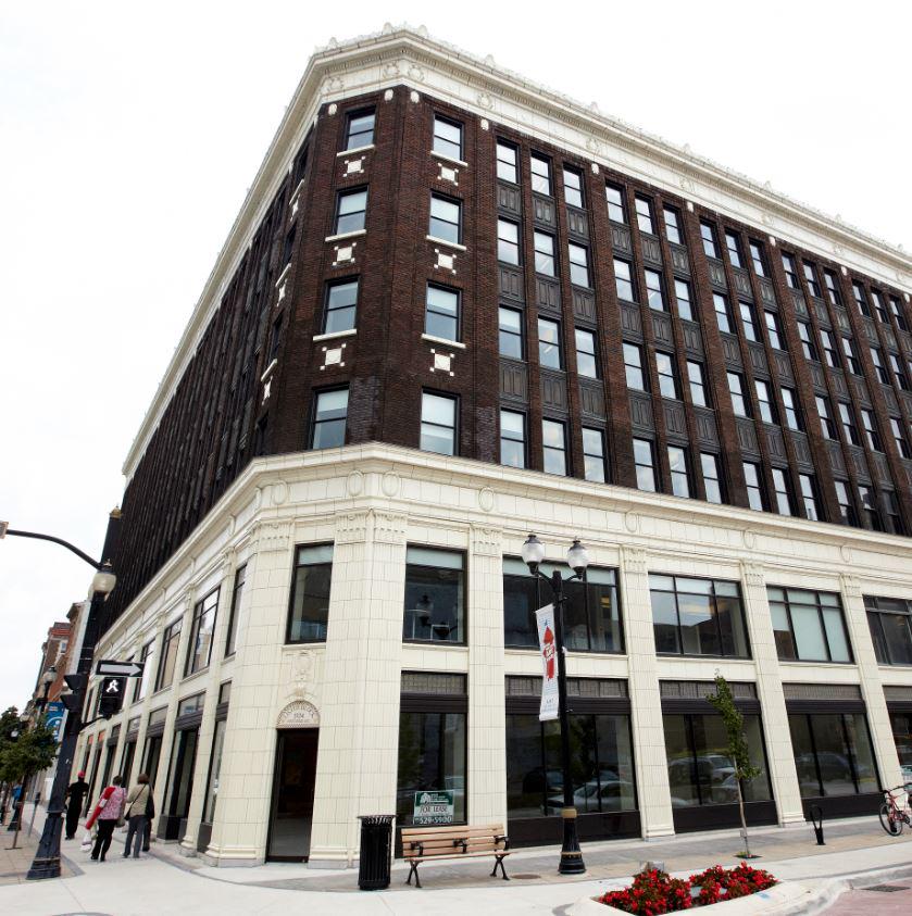 TourismHamilton's tweet image. Make our Visitor Centre your 1st stop for #ArtCrawl - food trucks, music &amp;amp; @YCDAIH: on.fb.me/1IwTJBq #HamOnt