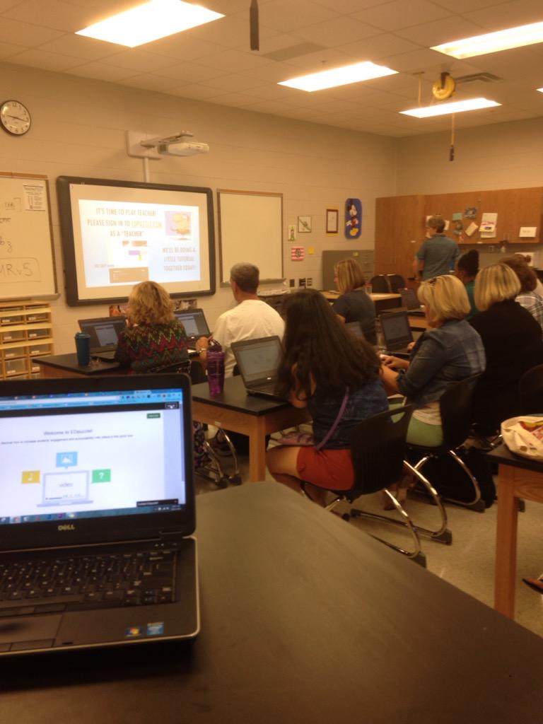 TechWithMatt's tweet image. Standing room only in Fabulously Formative with @GinaBrowne3 #TechTakeout
