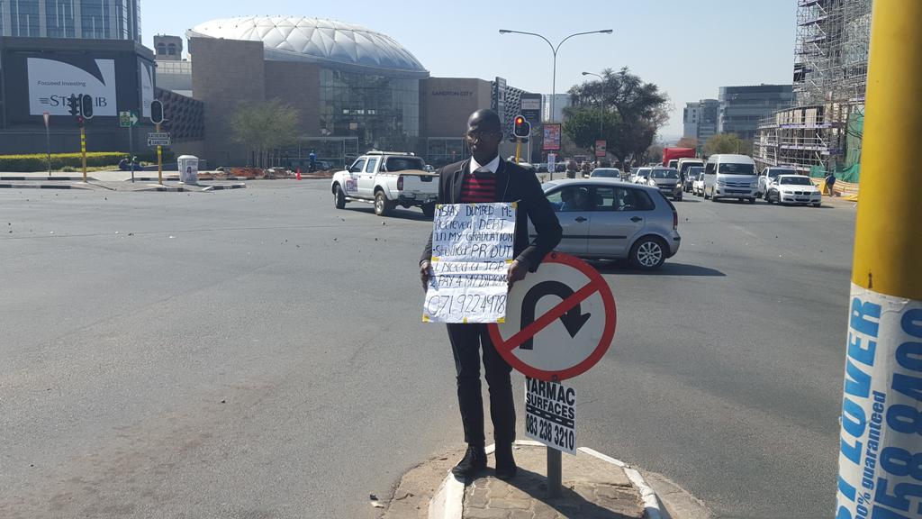 Mothupiii's tweet photo. Thembinkosi Phakathi, a Public Relations graduate from DUT on Rivonia Road #JobSeekersSA http://t.co/61sBNqSJa5