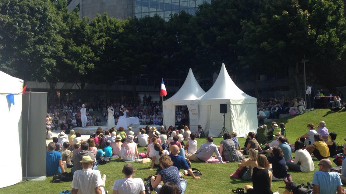 Gorgeous day for @DubCityCouncil's #operaintheopen, I'm cultured innit.