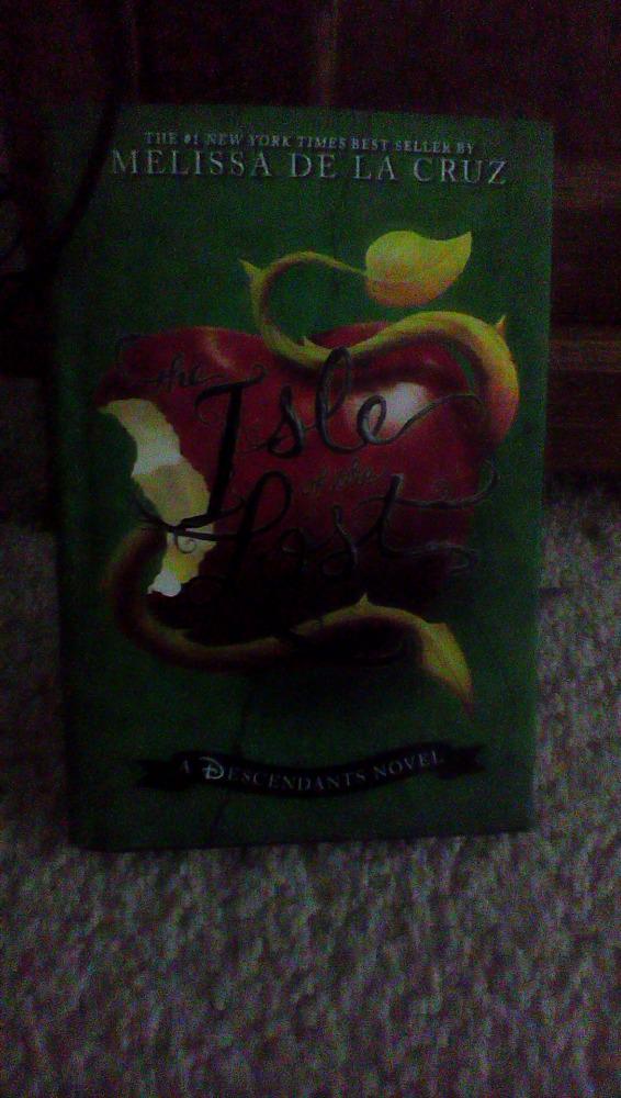 ATaujours's tweet photo. Just reading #Melissa De LA Cruz http://t.co/RdFG8QDlui