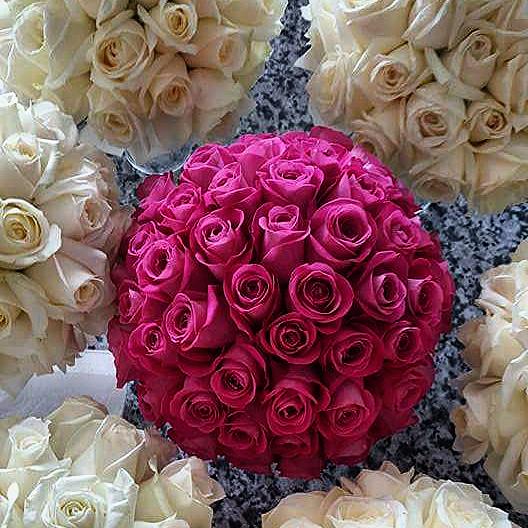 sofia_blossom's tweet photo. Simply stunning Bridal party bouquet! #roses #bouquet #weddinghour #flowers #WeddingWednesday #weddingblog #bride http://t.co/dpxQL04x6y