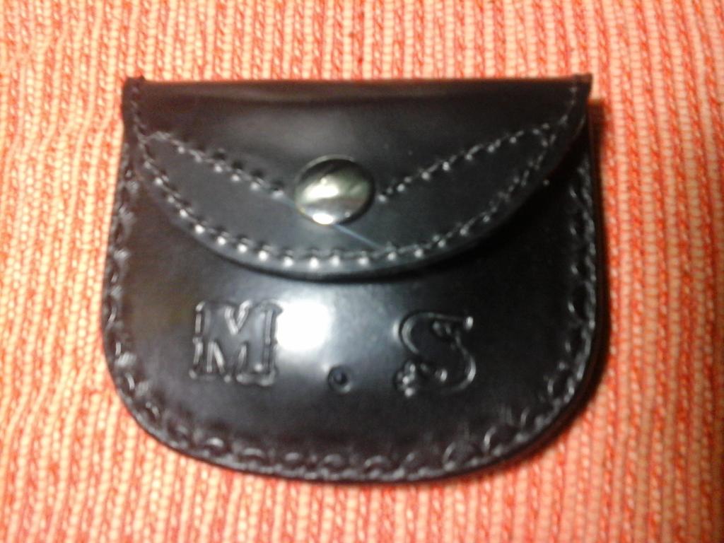 bernipiel's tweet photo. Monedero piel de becerro y cuellos,mateado y cosido a mano.Artesania de verdad. http://t.co/pxW77NL5Ll