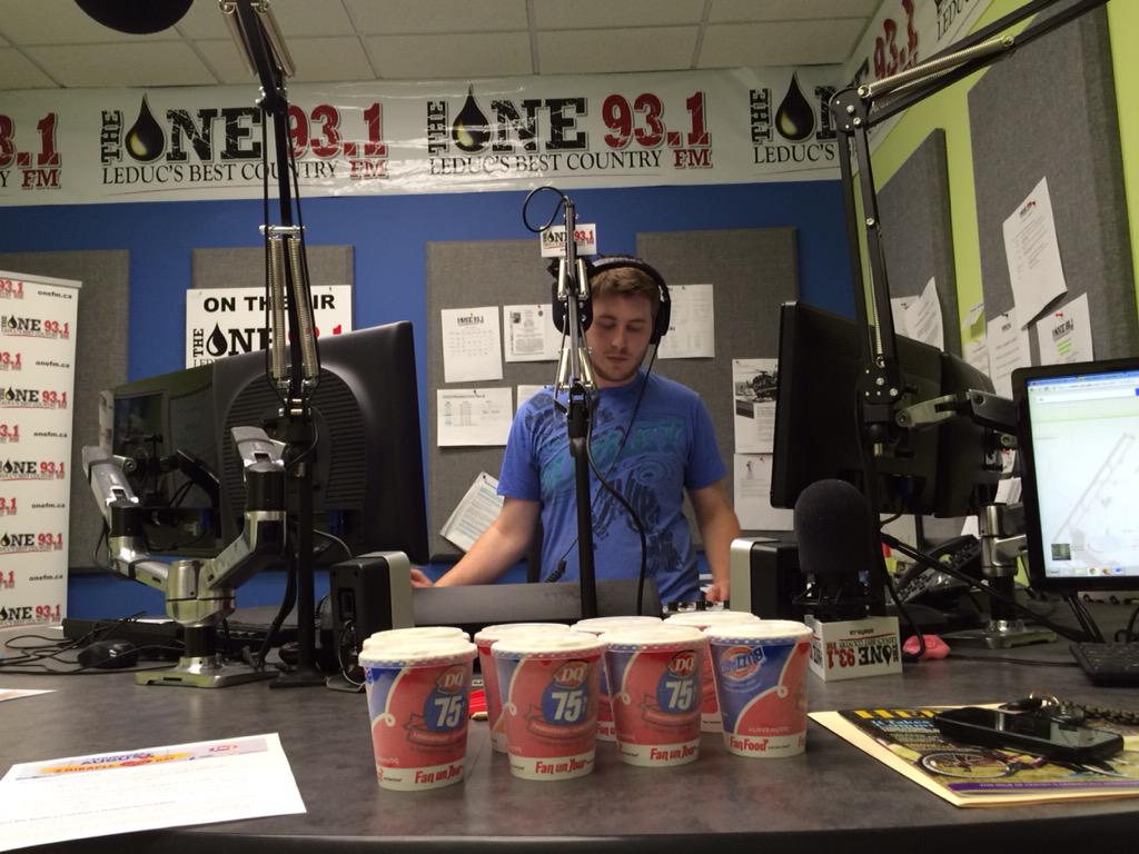 StolleryKids's tweet photo. We love our friends @931TheOne- thanks for having us talk about #MiracleTreatDay http://t.co/8JR1eE0nnF