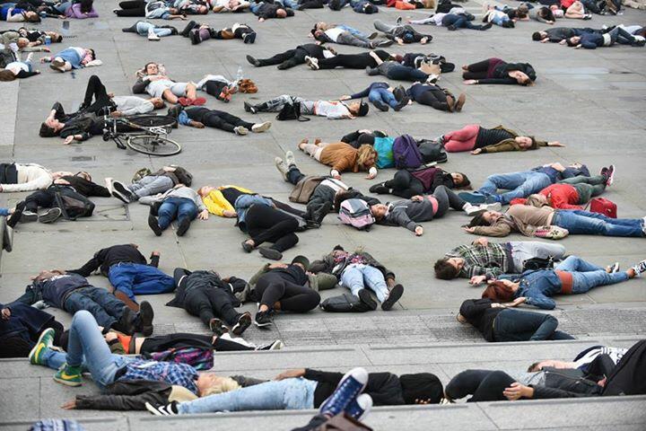 In memory of all the lives lost during #Rabaa. People in London #RememberRabaa with massive die-in in #Trafalager sq