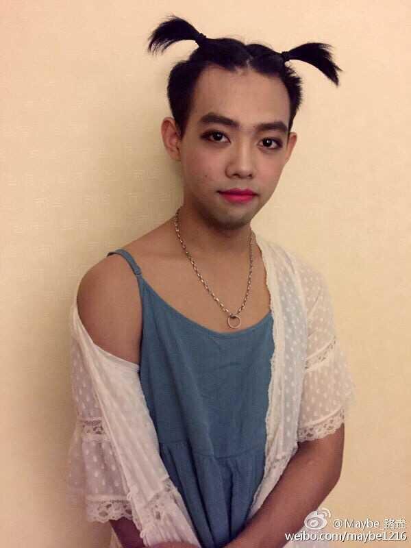 LGDgaming's tweet photo. LGD Maybe: "To my brothers, I'm sorry for disappointing you." http://t.co/8DCVVd2MjI