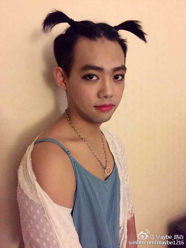 LGDgaming's tweet photo. LGD Maybe: "To my brothers, I'm sorry for disappointing you." http://t.co/8DCVVd2MjI